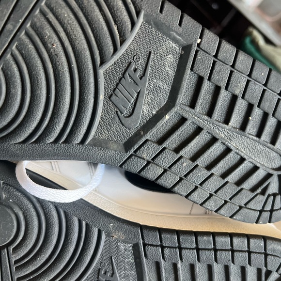 Nike Air Jordans Reverse Pandas Mid 11.5 mens - Picture 4 of 7